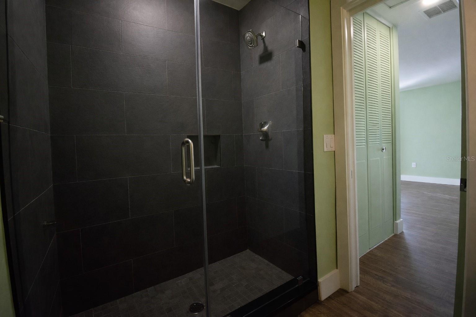 Image 17 of 28 For 833 Chickasaw Avenue