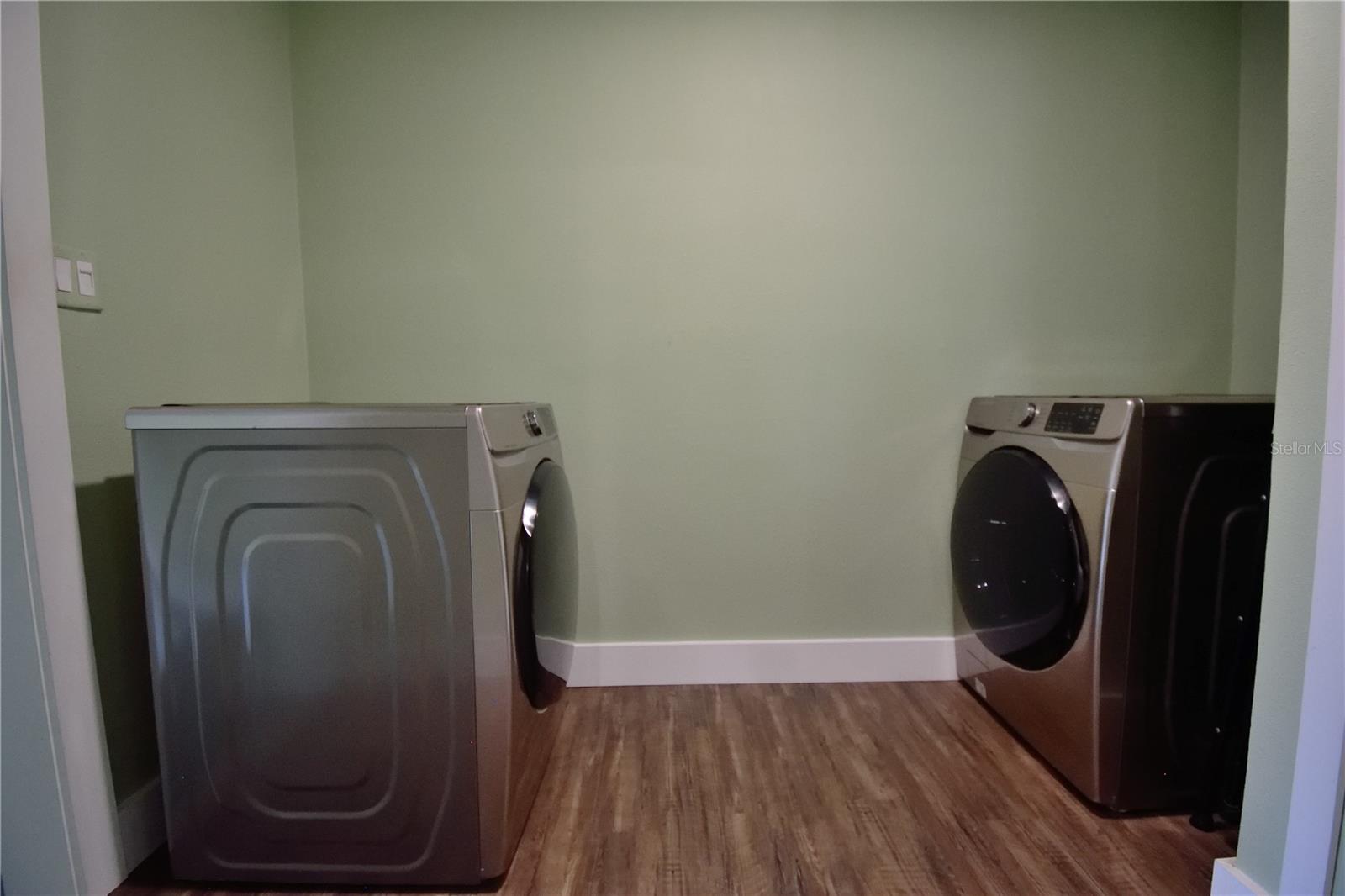 Image 18 of 28 For 833 Chickasaw Avenue