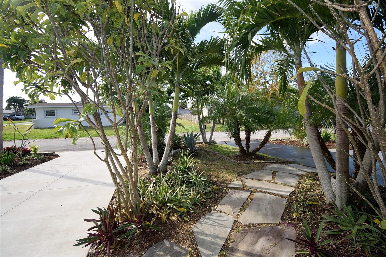 Image 27 of 28 For 833 Chickasaw Avenue