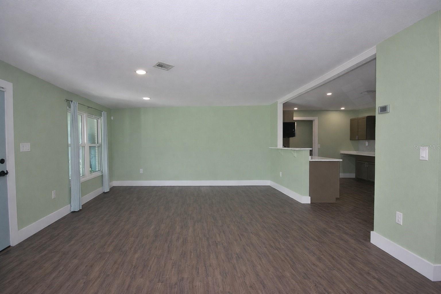 Image 5 of 28 For 833 Chickasaw Avenue