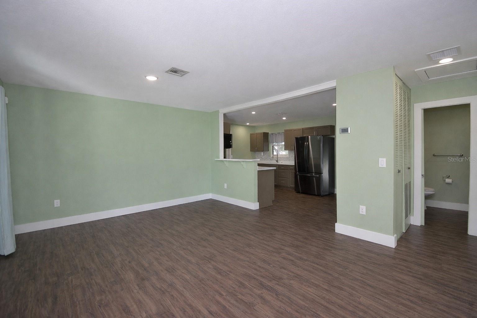 Image 6 of 28 For 833 Chickasaw Avenue