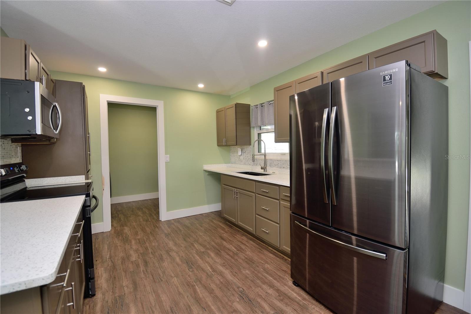 Image 8 of 28 For 833 Chickasaw Avenue