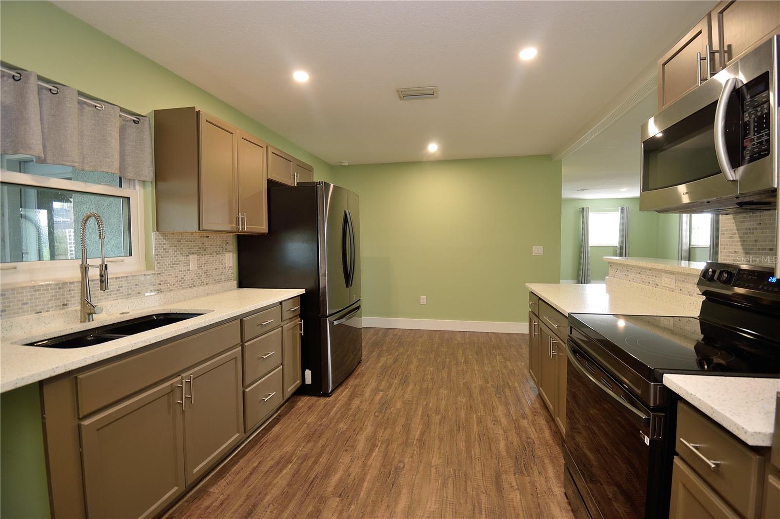 Image 9 of 28 For 833 Chickasaw Avenue