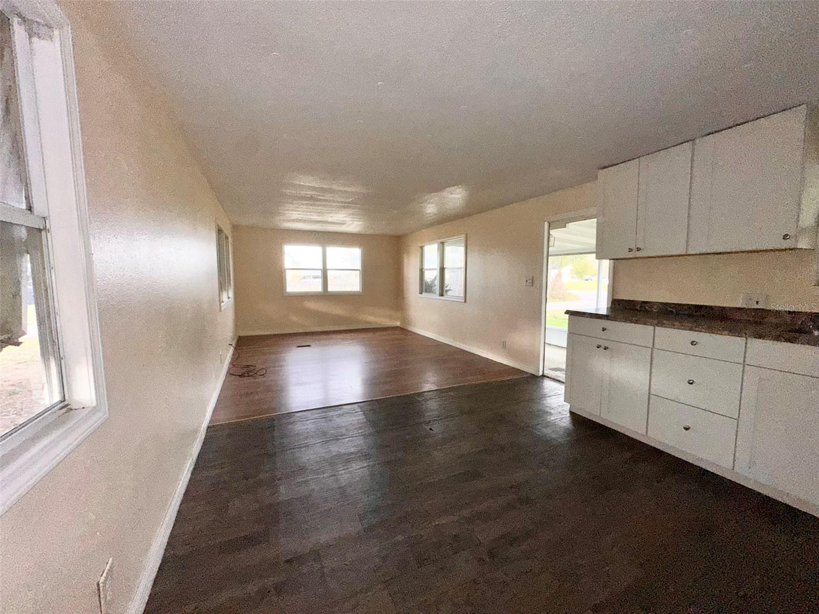 Image 11 of 19 For 5011 Oak Lane