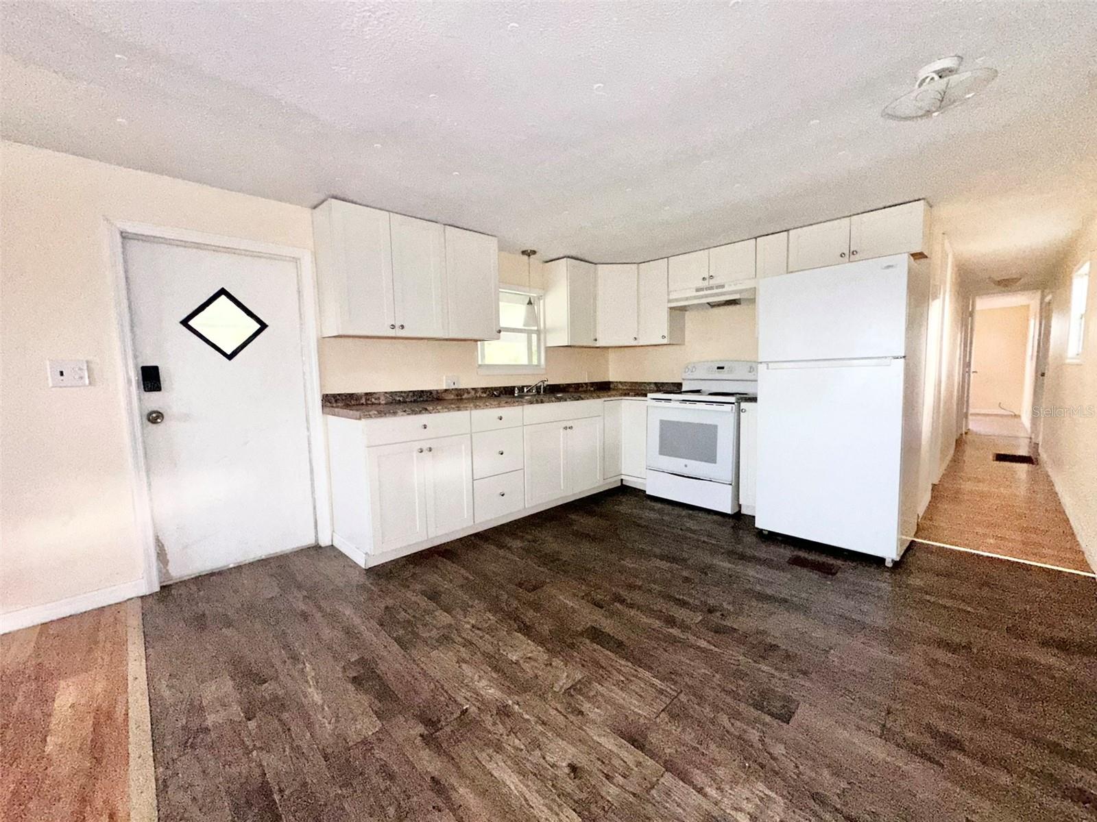 Image 14 of 19 For 5011 Oak Lane