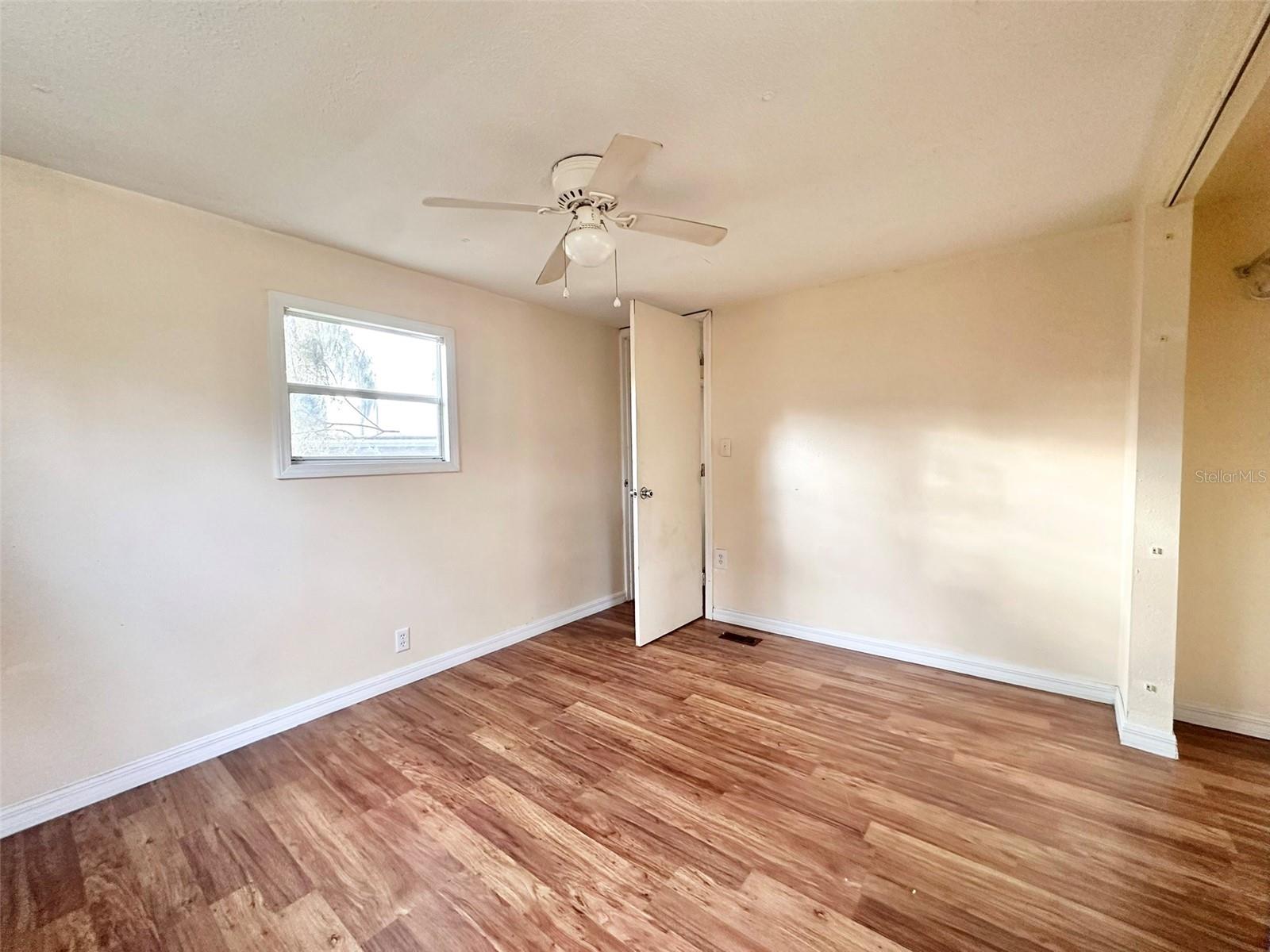 Image 16 of 19 For 5011 Oak Lane