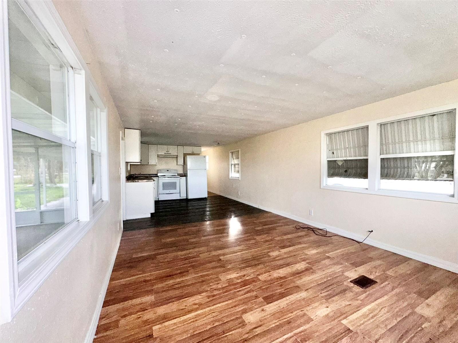 Image 8 of 19 For 5011 Oak Lane