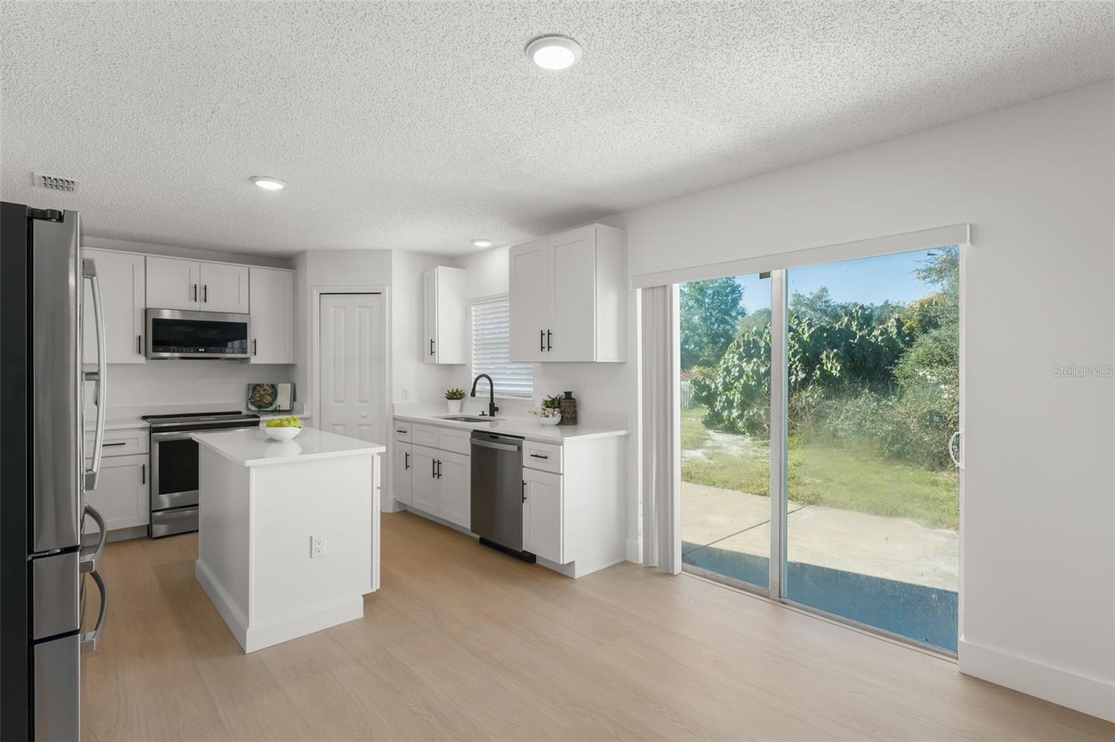 Image 12 of 32 For 2661 Howland Boulevard