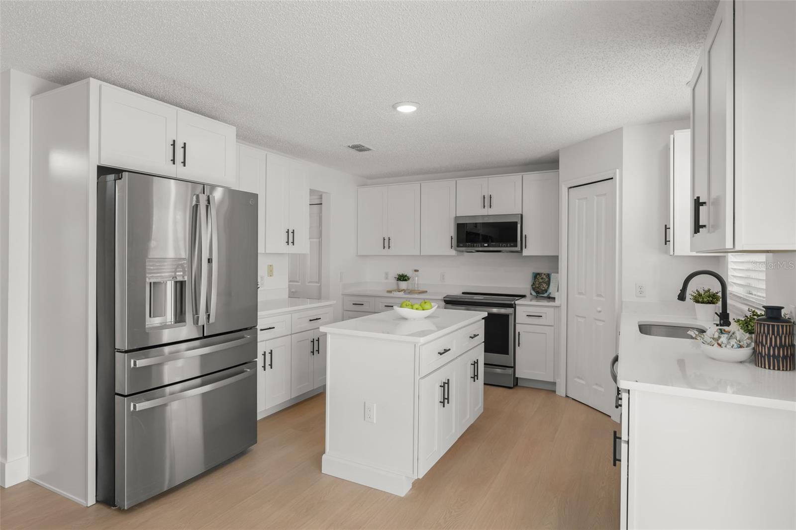 Image 13 of 32 For 2661 Howland Boulevard