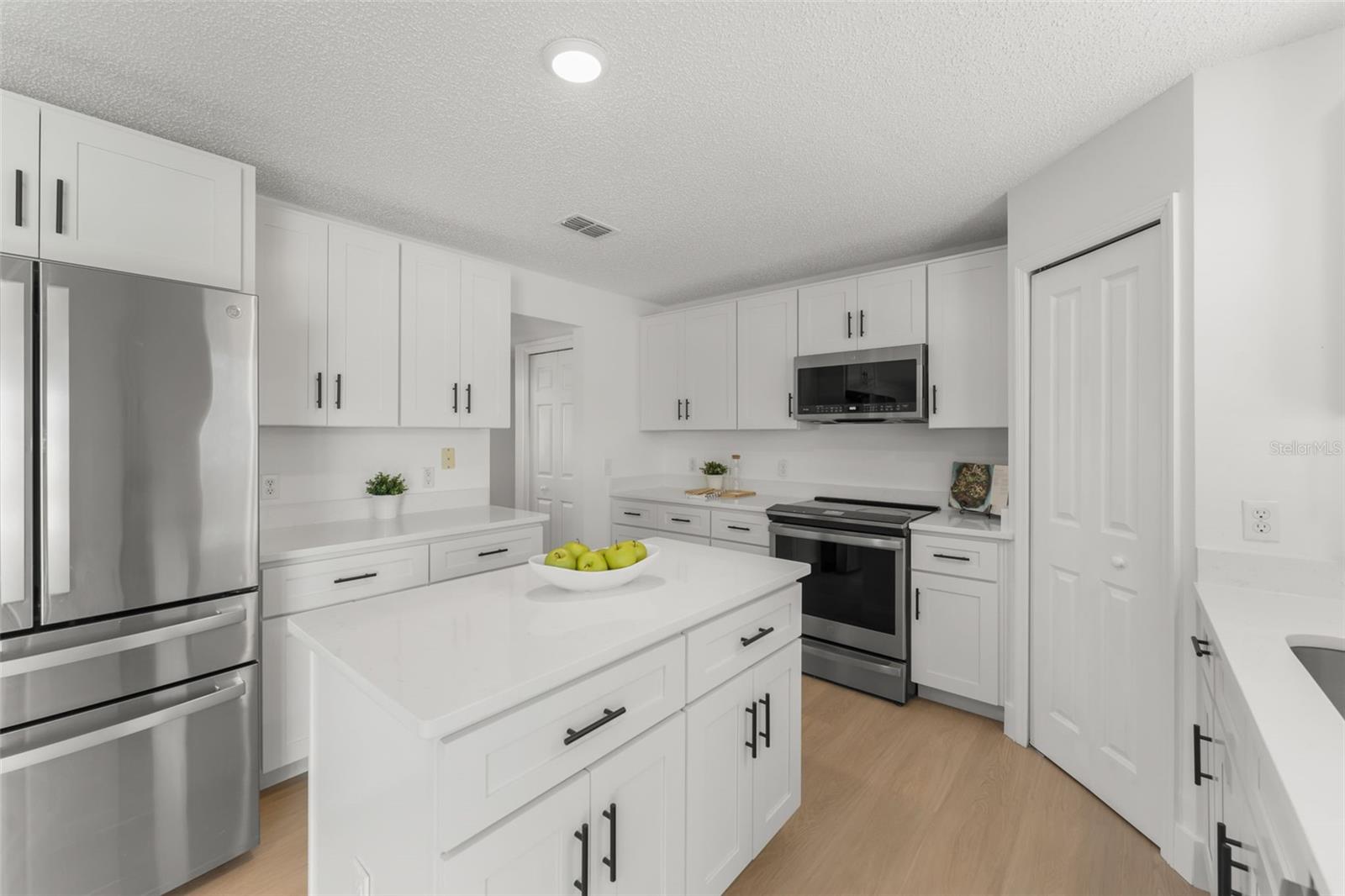 Image 14 of 32 For 2661 Howland Boulevard