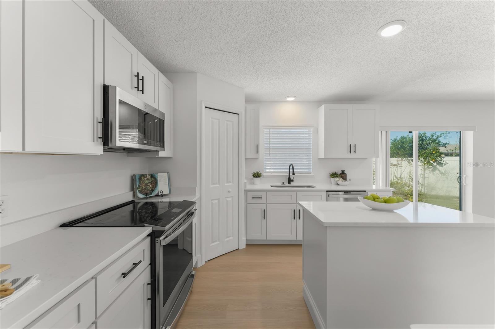 Image 15 of 32 For 2661 Howland Boulevard