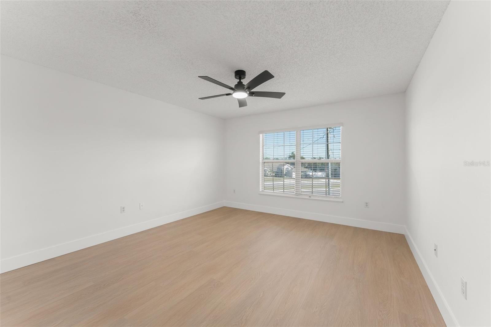 Image 19 of 32 For 2661 Howland Boulevard