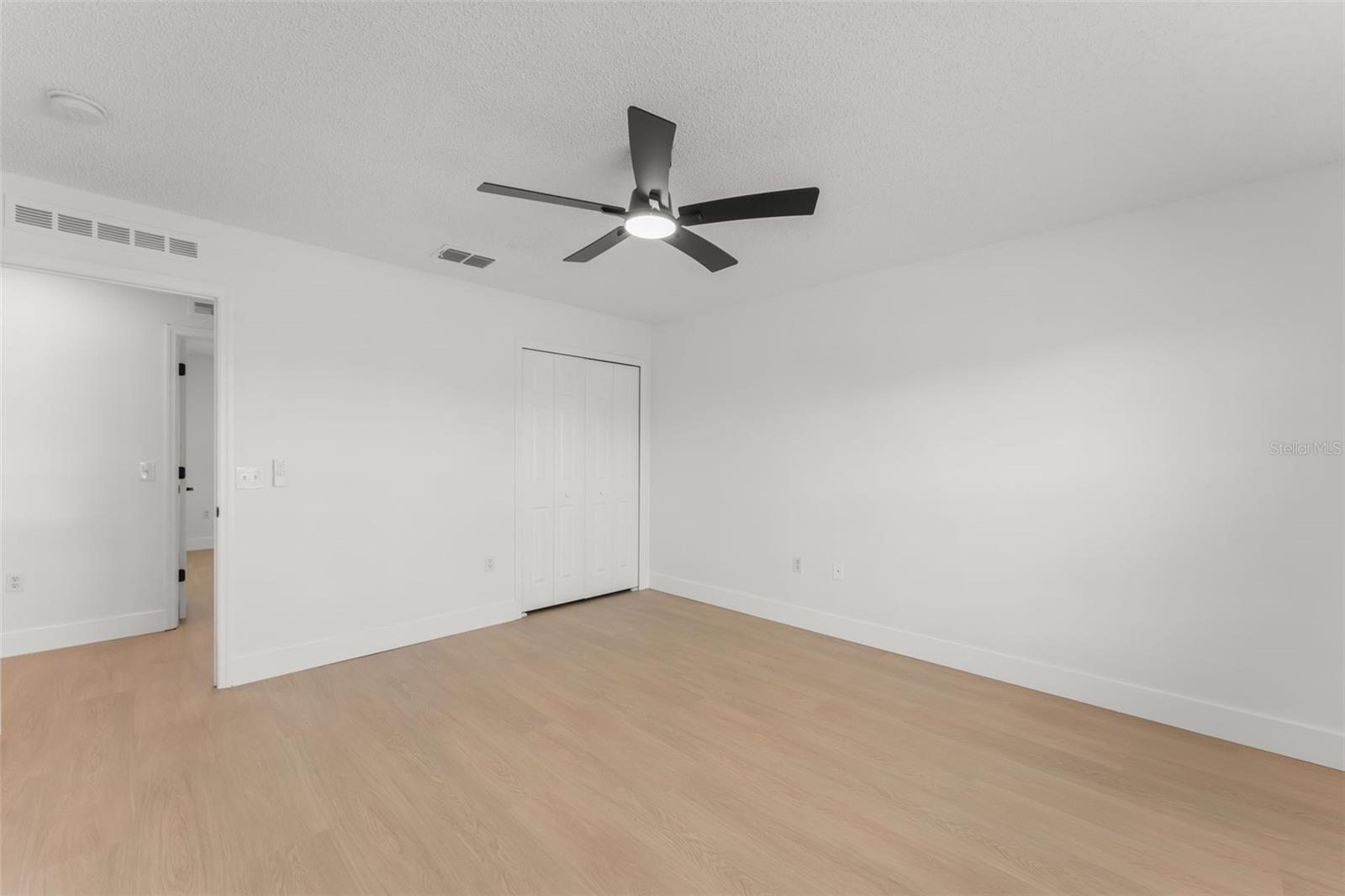 Image 20 of 32 For 2661 Howland Boulevard