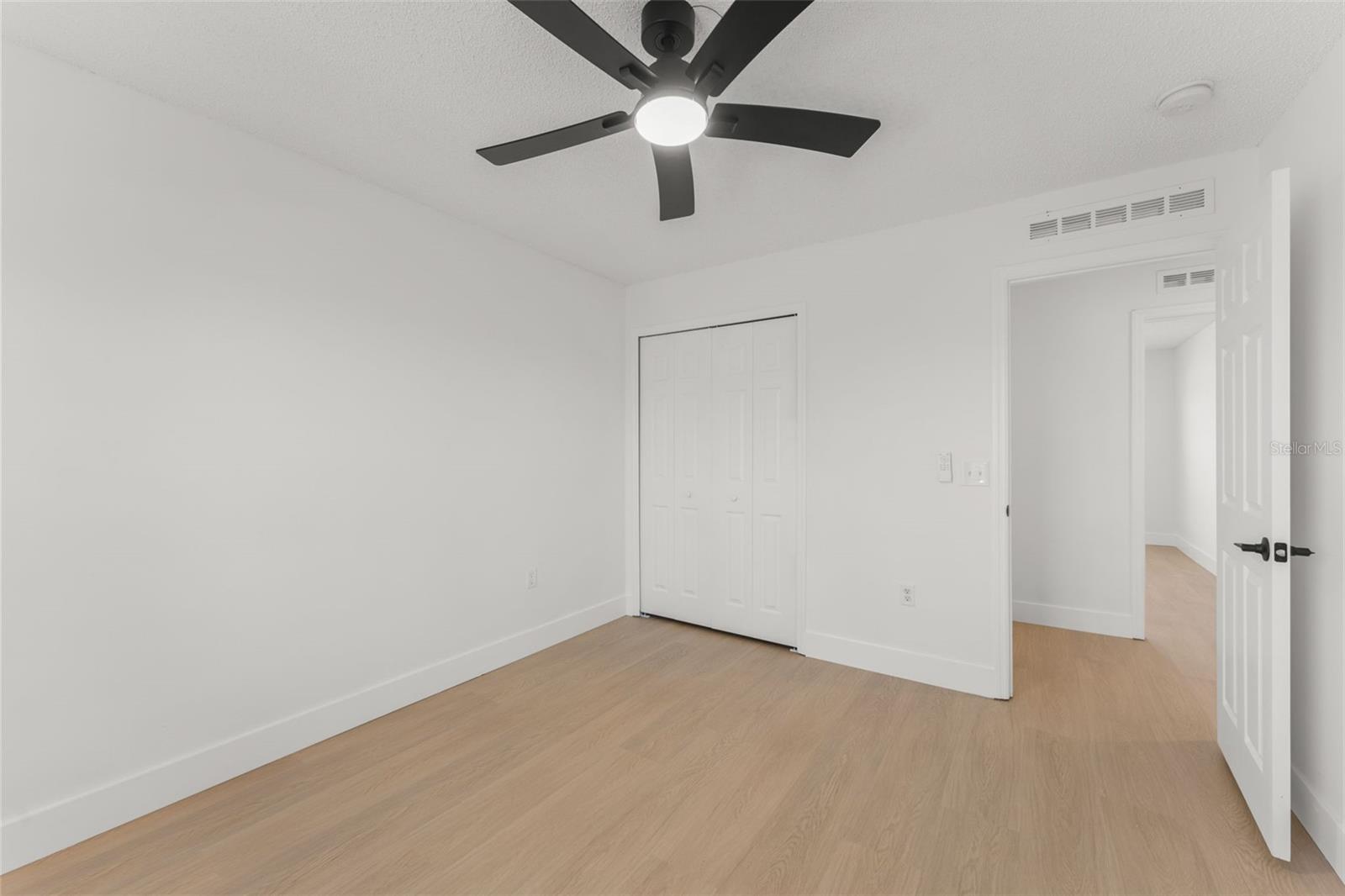 Image 22 of 32 For 2661 Howland Boulevard