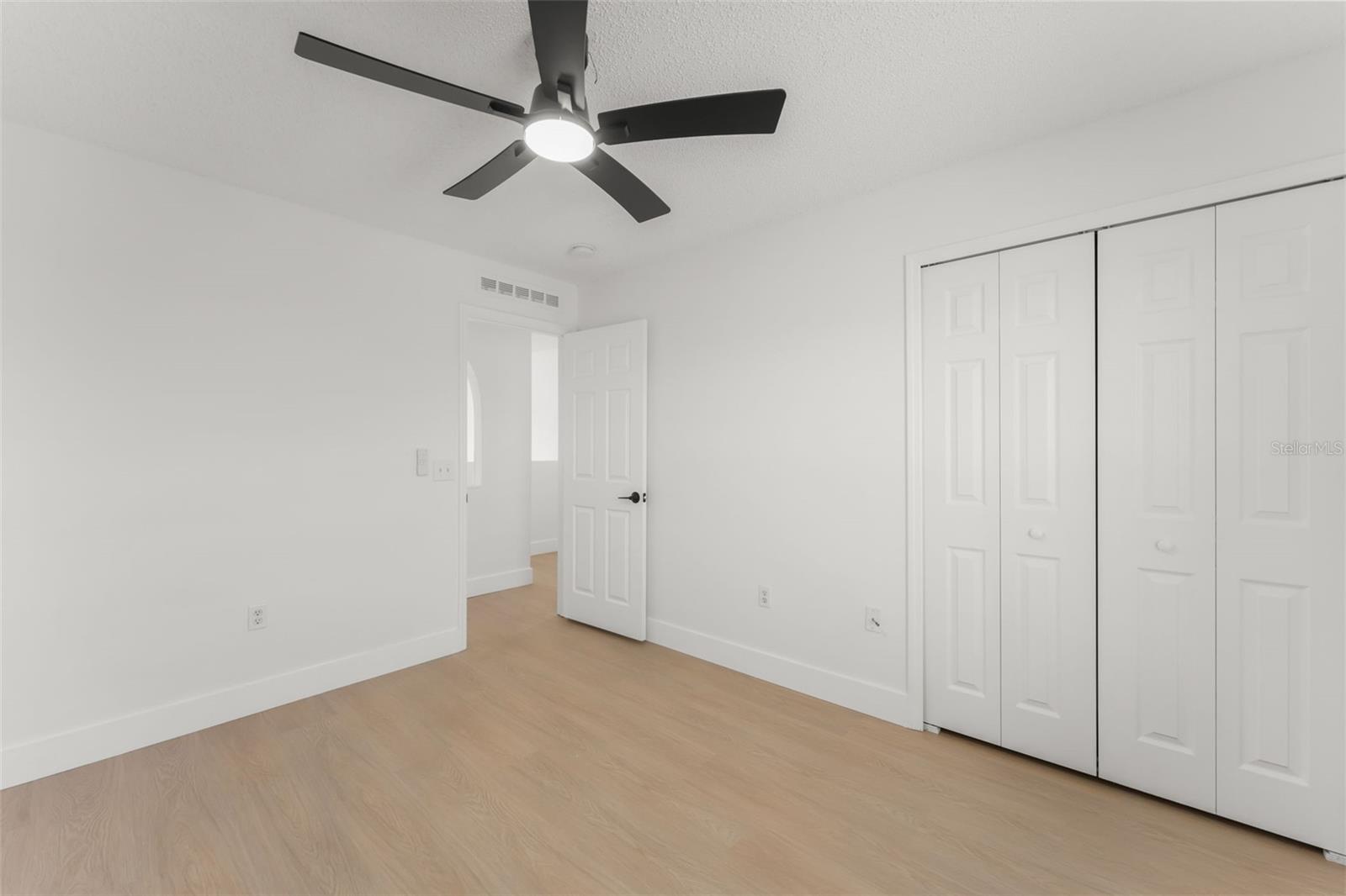 Image 24 of 32 For 2661 Howland Boulevard