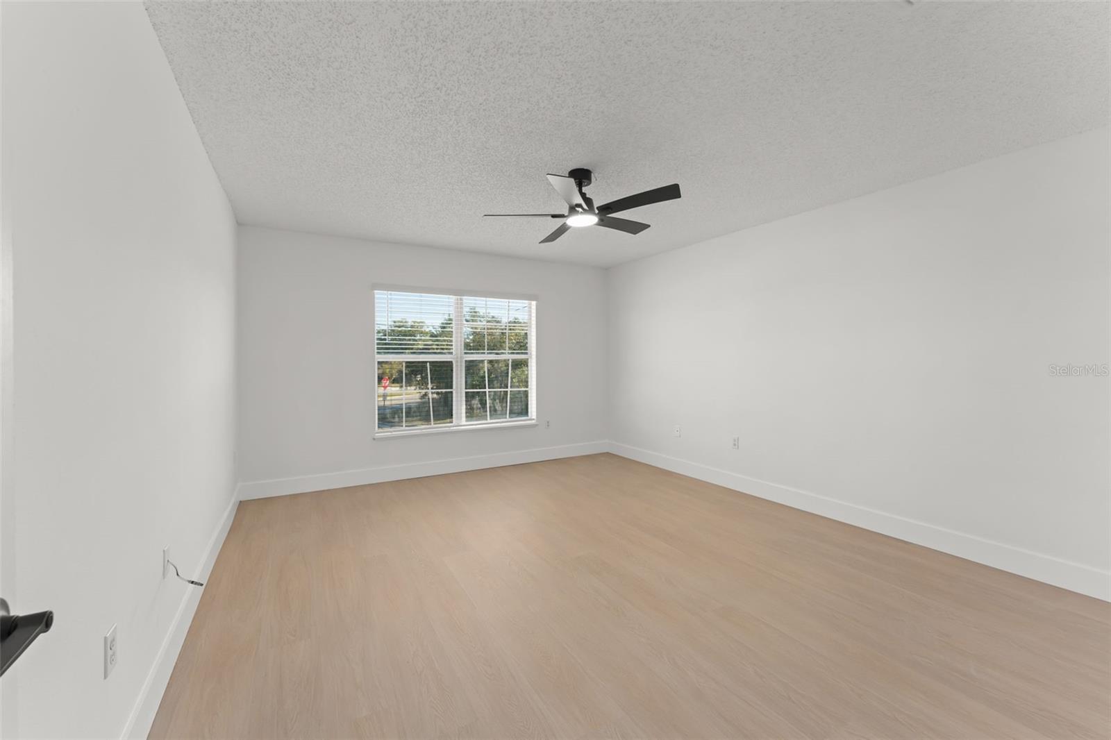 Image 26 of 32 For 2661 Howland Boulevard