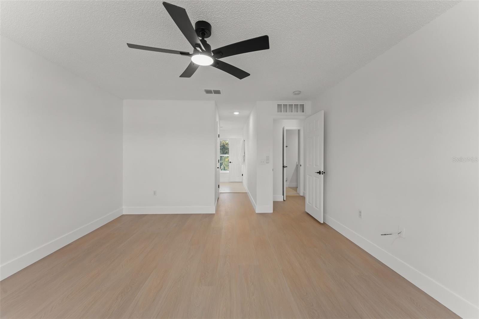 Image 27 of 32 For 2661 Howland Boulevard