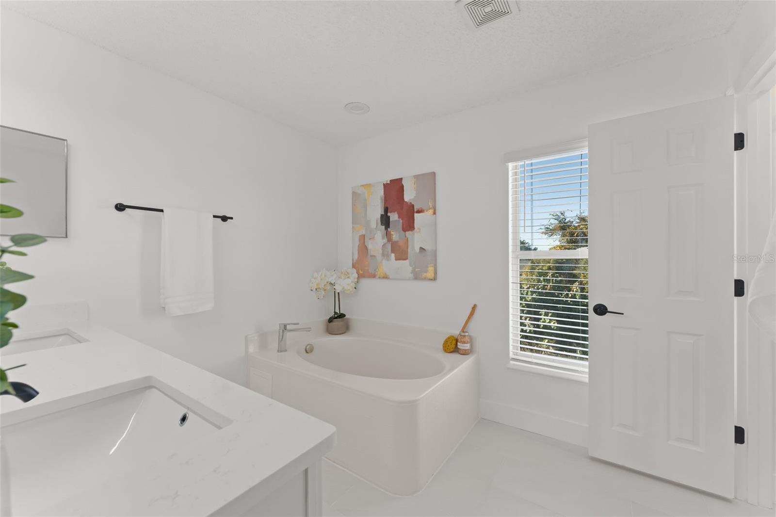 Image 29 of 32 For 2661 Howland Boulevard