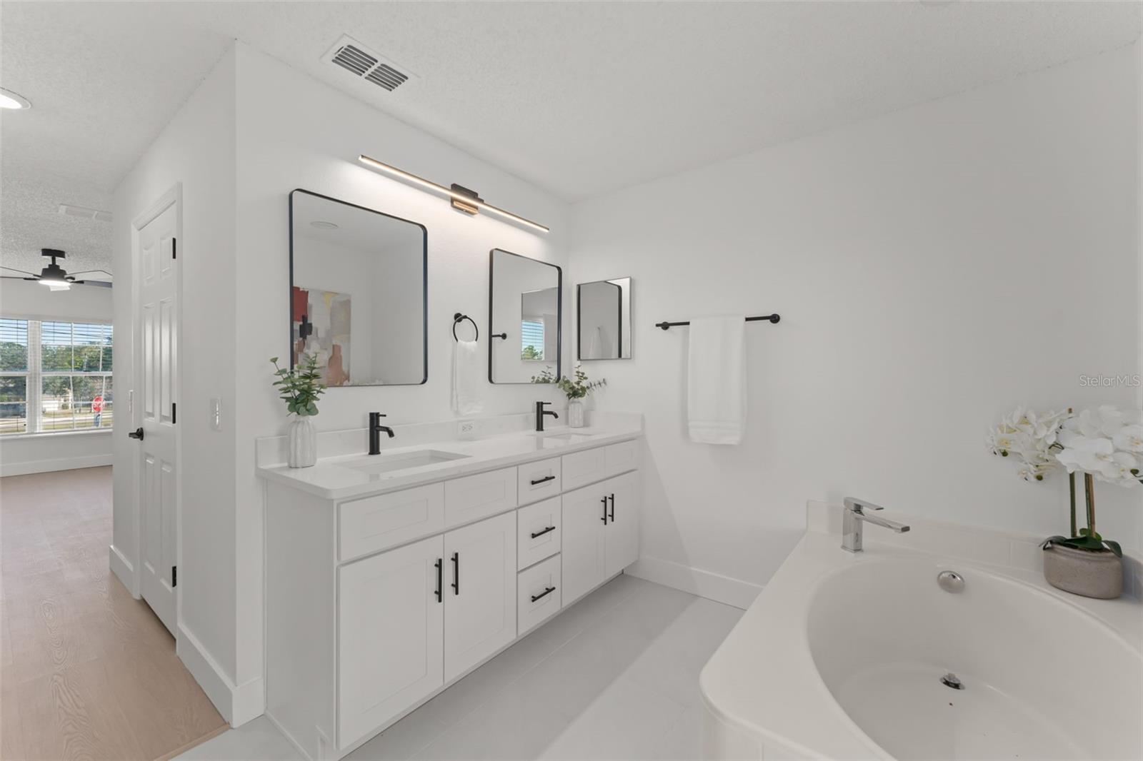 Image 30 of 32 For 2661 Howland Boulevard