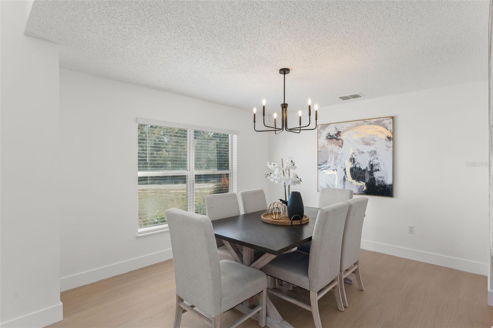 Image 4 of 32 For 2661 Howland Boulevard