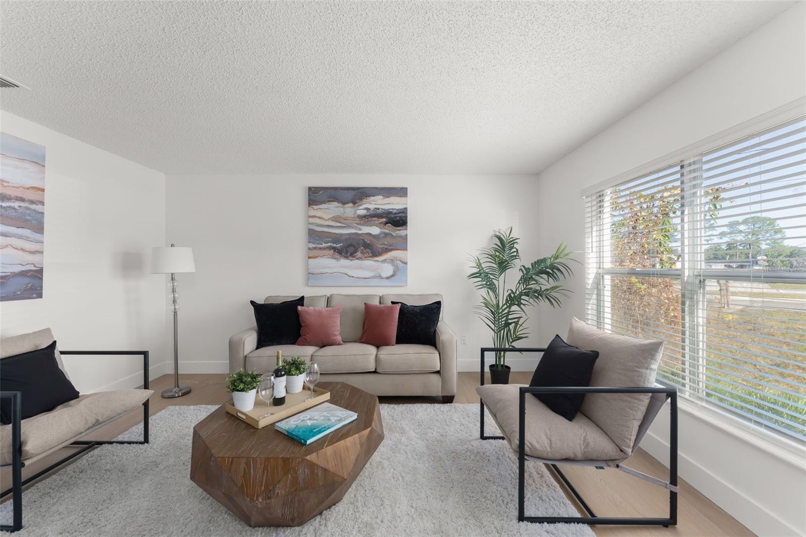 Image 6 of 32 For 2661 Howland Boulevard