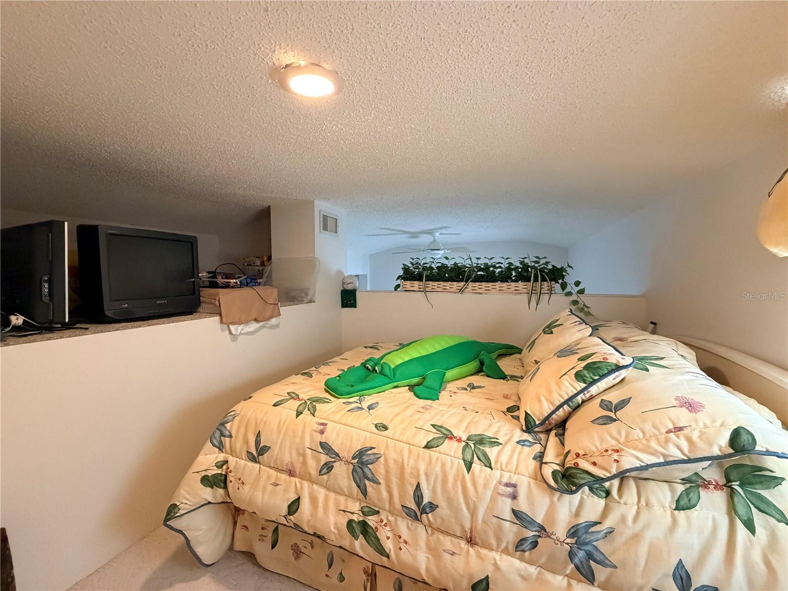 Image 15 of 26 For 912 St George Drive