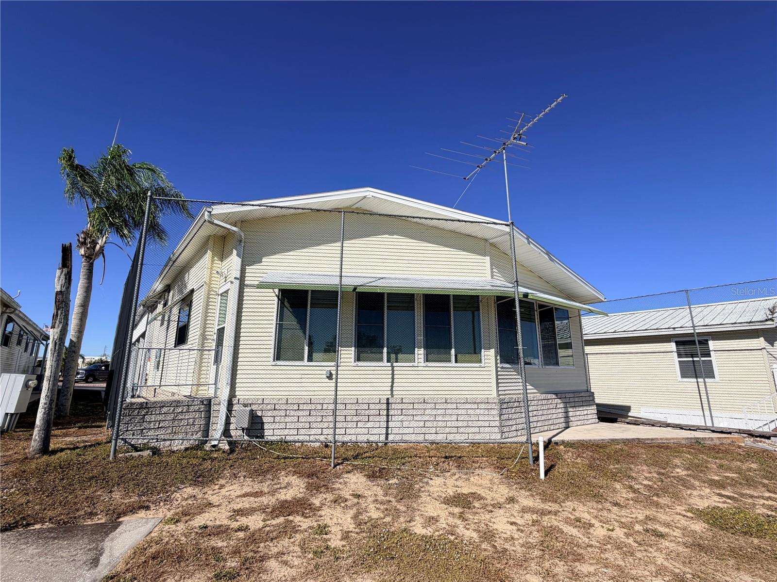 Image 19 of 26 For 912 St George Drive