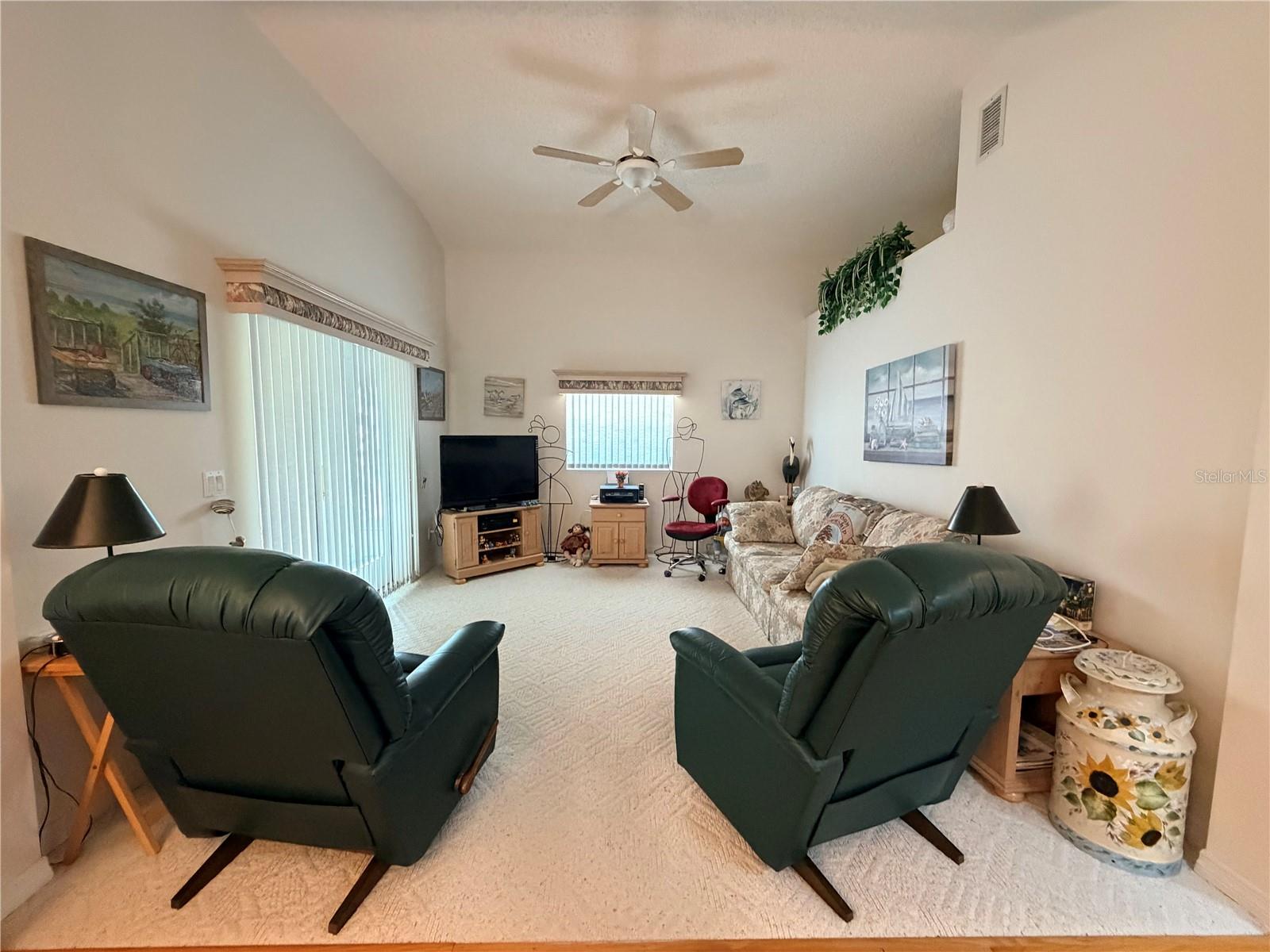 Image 5 of 26 For 912 St George Drive