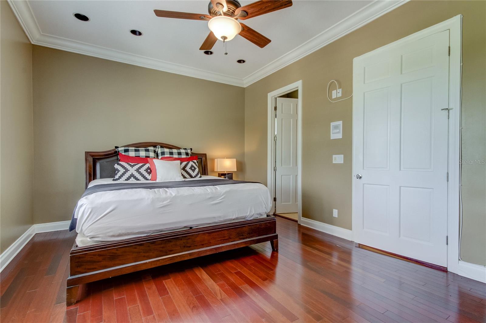 Image 33 of 36 For 18605 Avenue Monaco