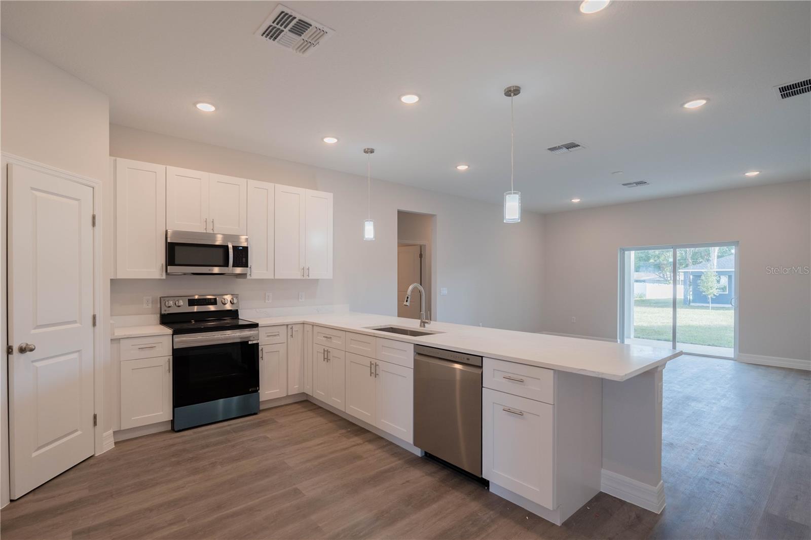 Image 5 of 34 For 834 Joanna Avenue