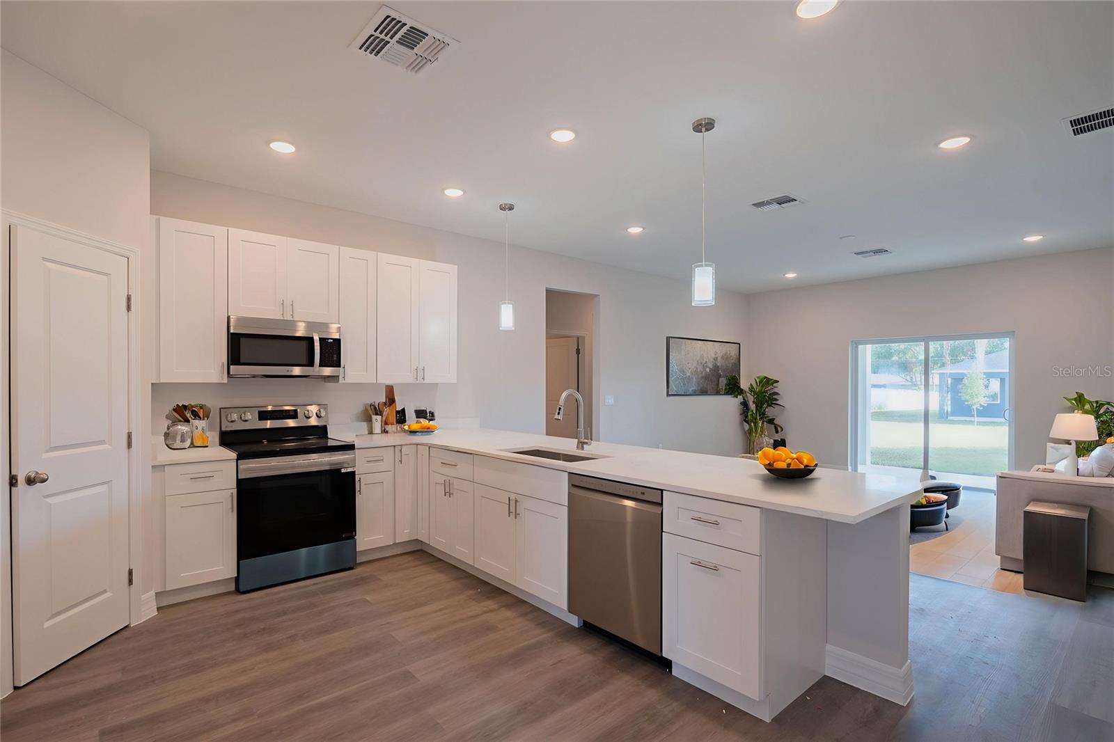 Image 6 of 34 For 834 Joanna Avenue