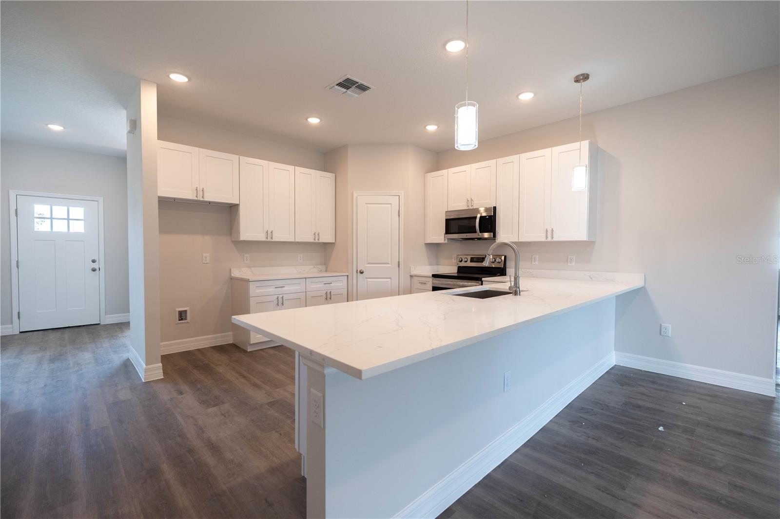 Image 7 of 34 For 834 Joanna Avenue