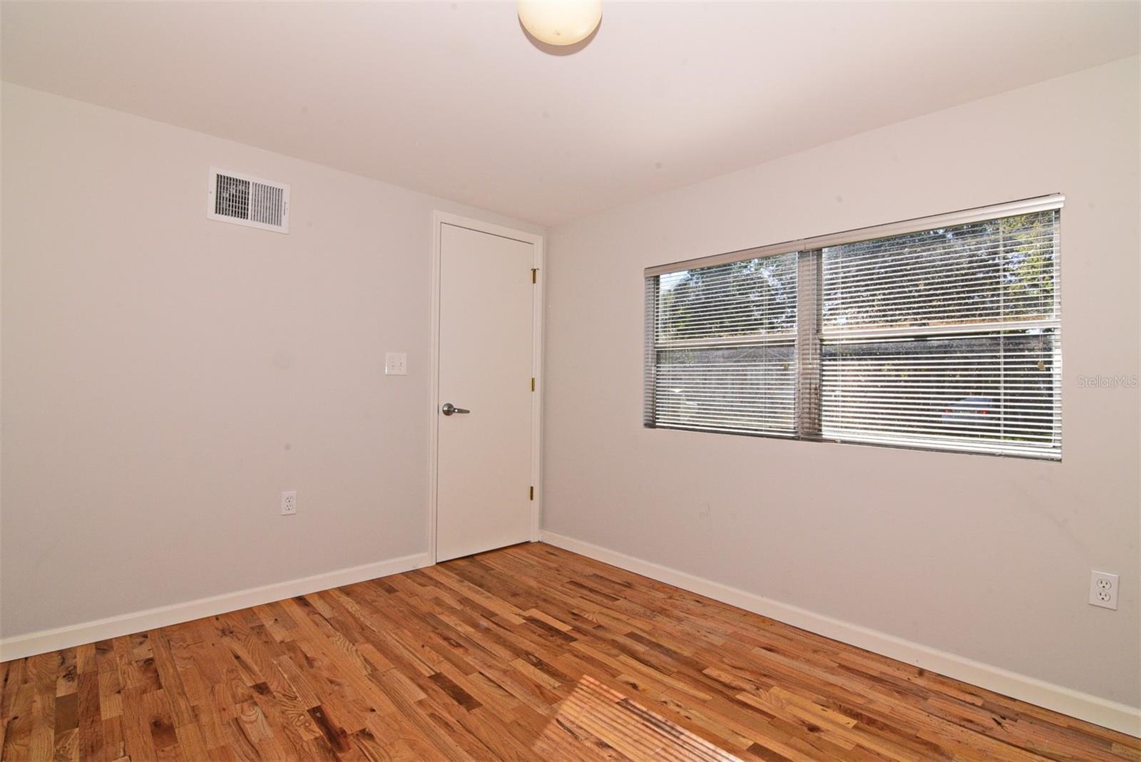 Image 10 of 33 For 1319 Francis Avenue