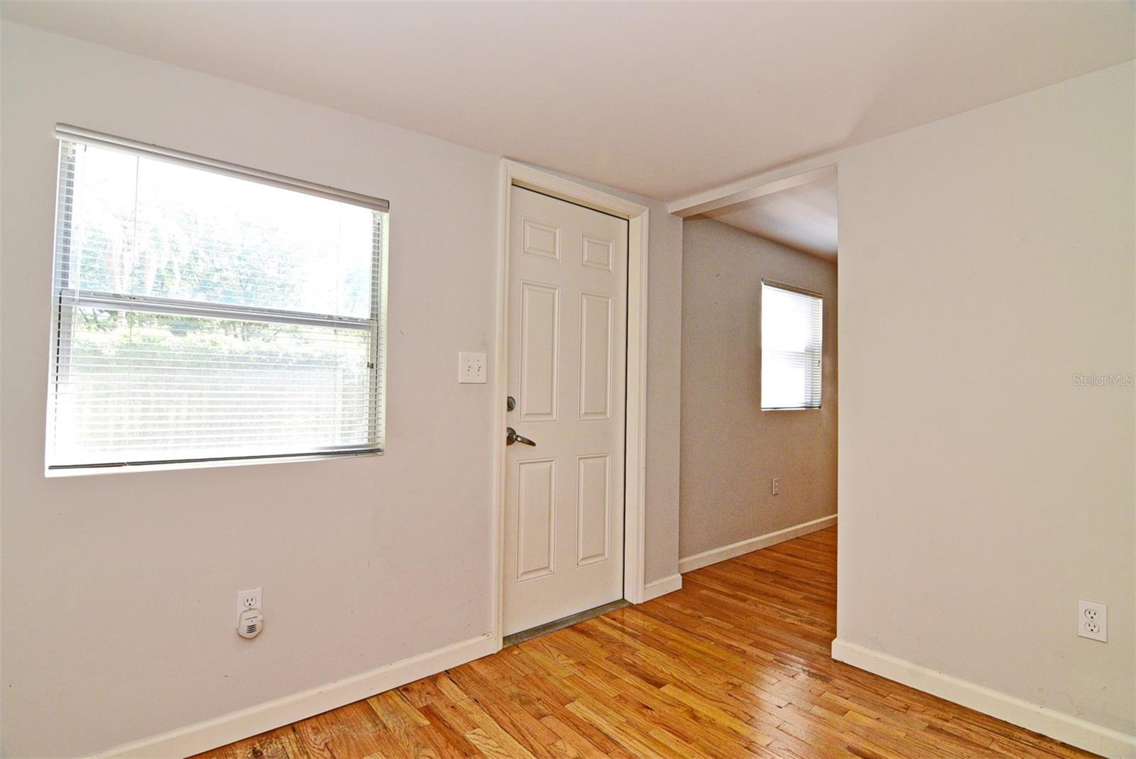 Image 12 of 33 For 1319 Francis Avenue