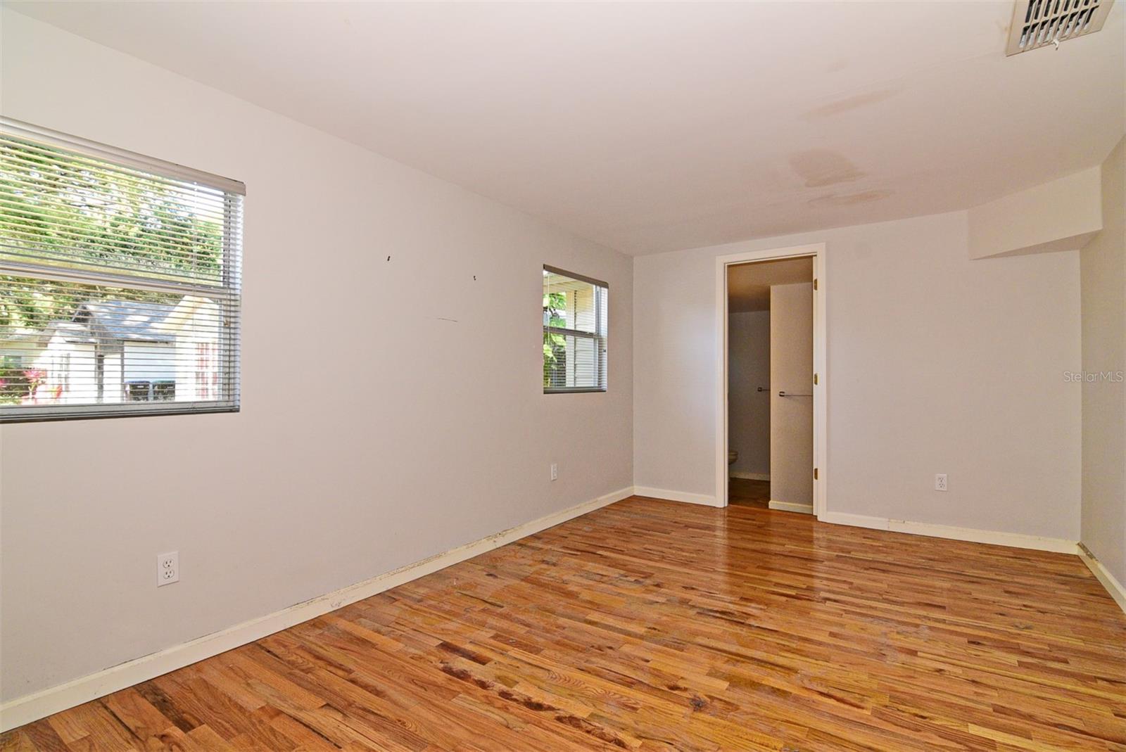 Image 13 of 33 For 1319 Francis Avenue