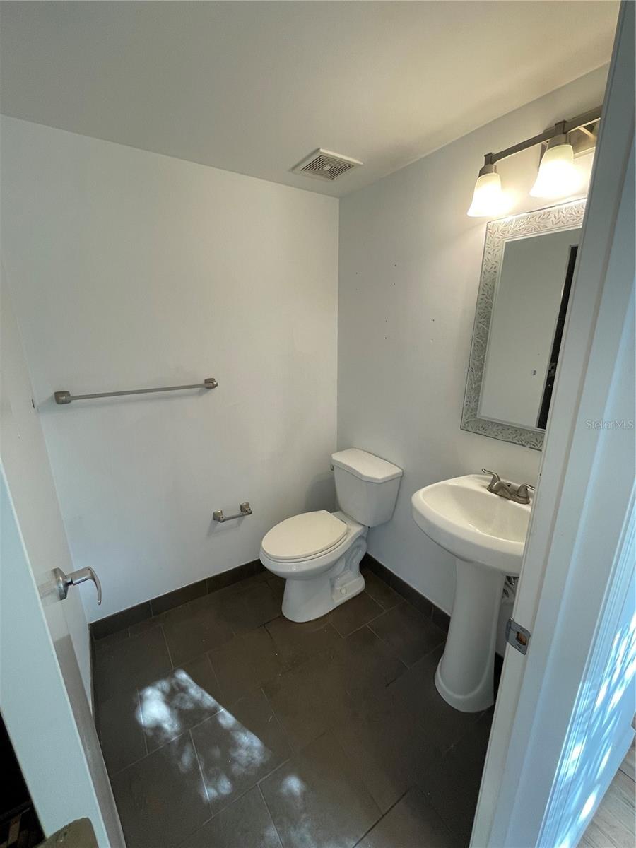 Image 16 of 33 For 1319 Francis Avenue