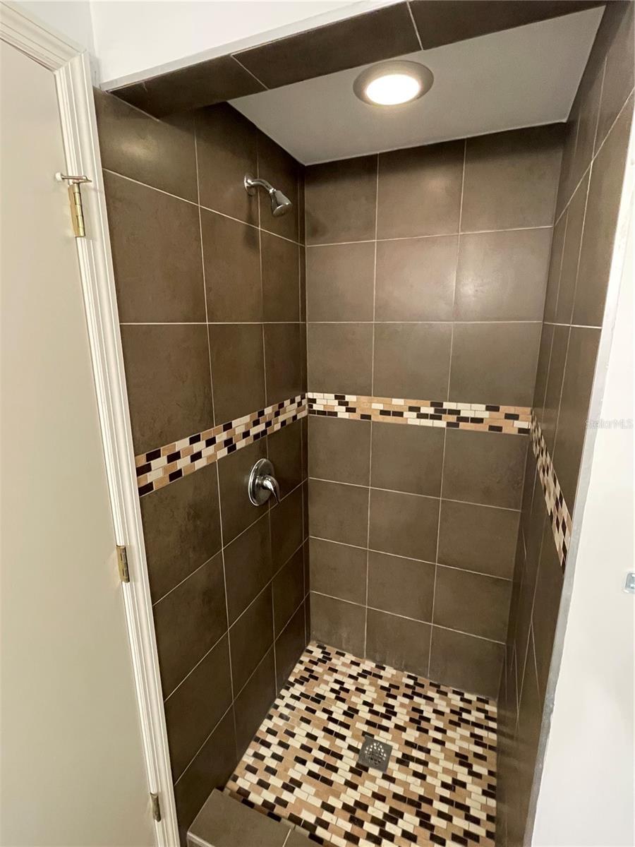 Image 17 of 33 For 1319 Francis Avenue