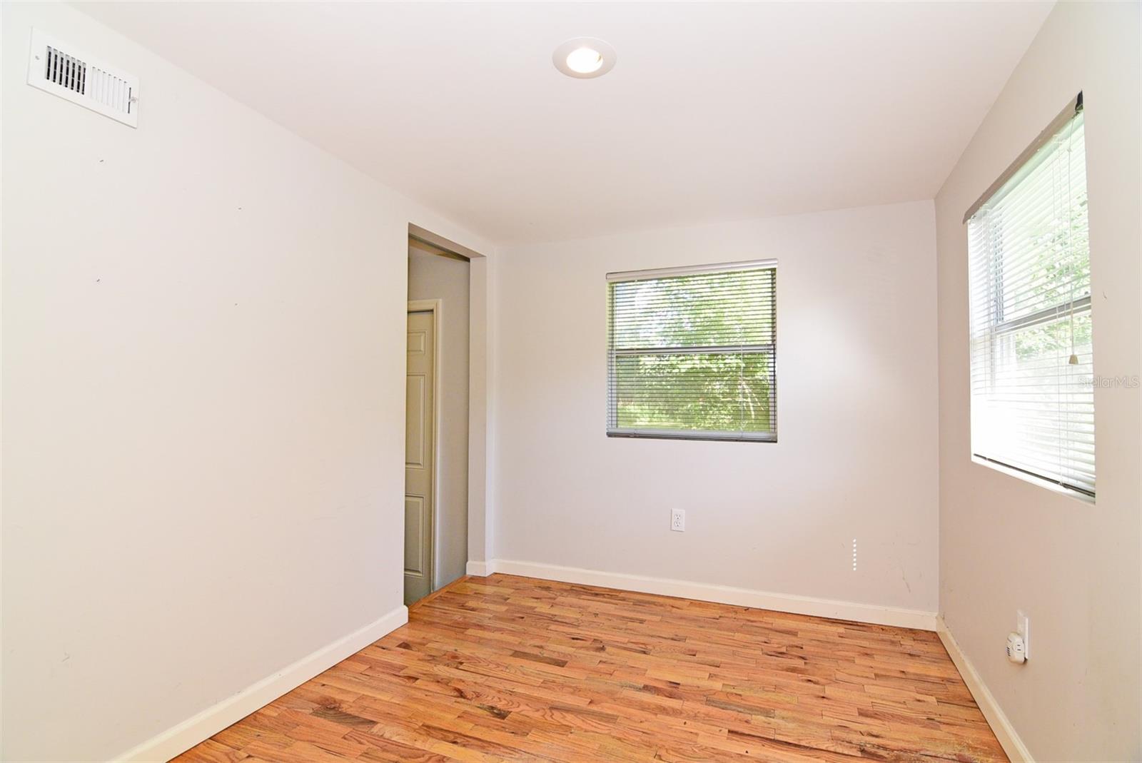 Image 18 of 33 For 1319 Francis Avenue