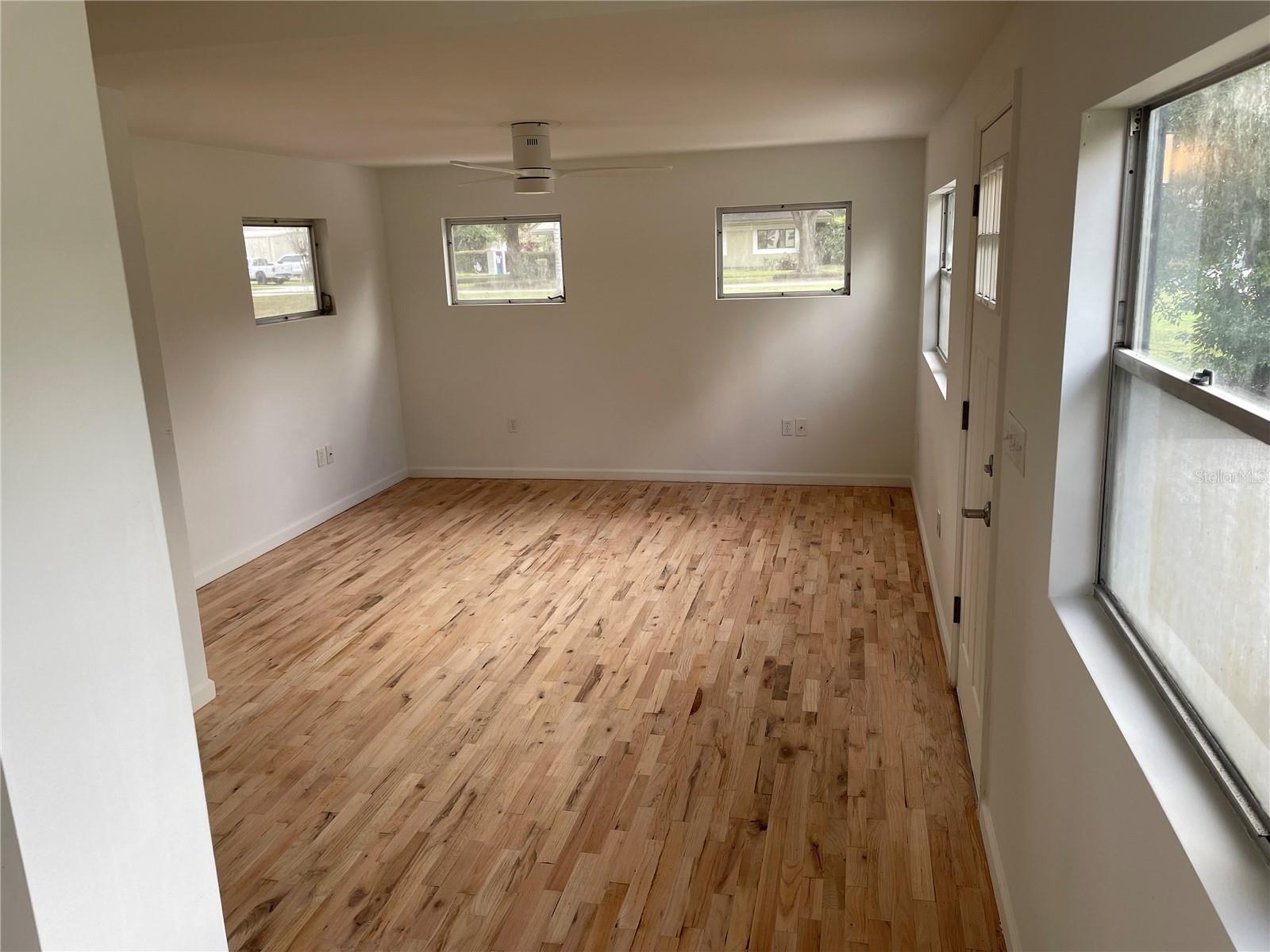 Image 4 of 33 For 1319 Francis Avenue