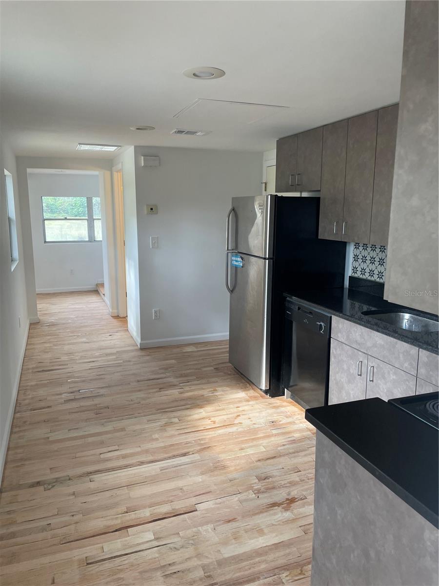 Image 7 of 33 For 1319 Francis Avenue