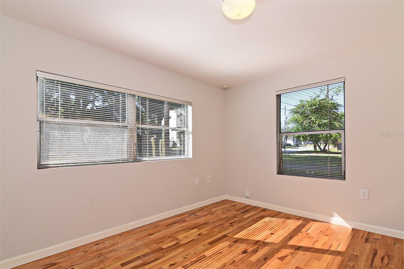 Image 8 of 33 For 1319 Francis Avenue