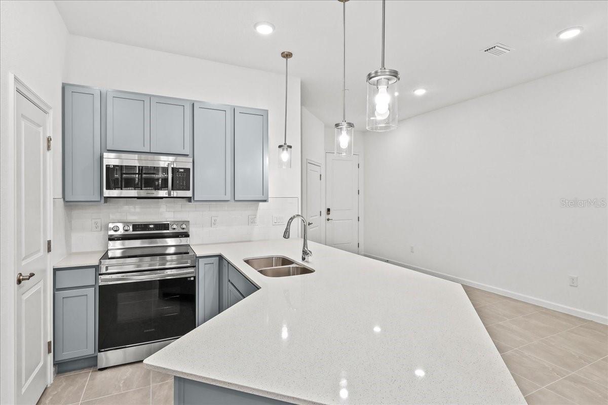 Image 11 of 43 For 10525 Ebb Tide Lane