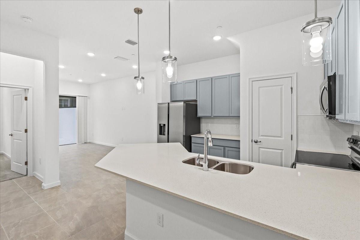 Image 14 of 43 For 10525 Ebb Tide Lane