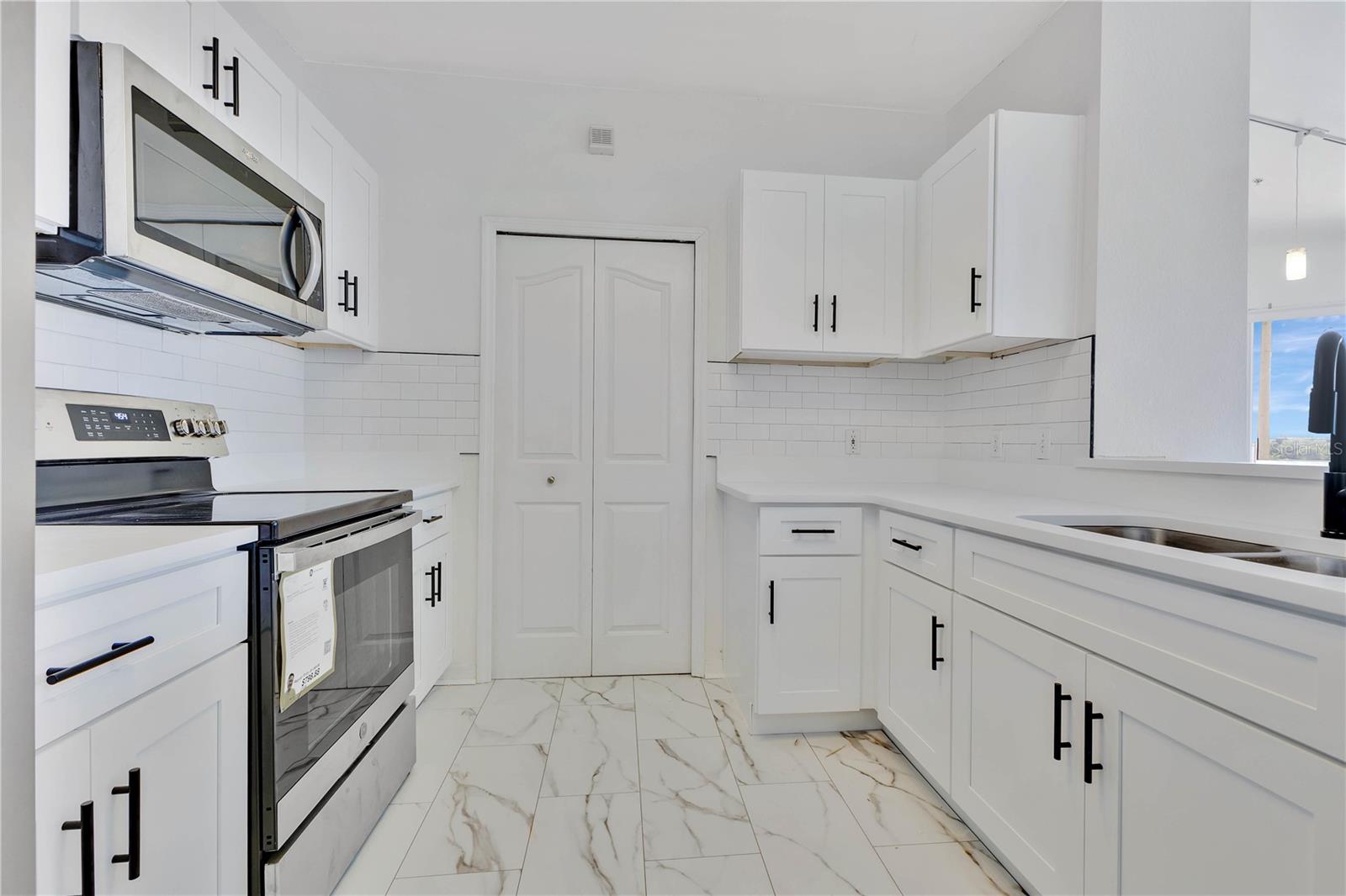 Image 2 of 22 For 1440 Lake Shadow Circle 8302