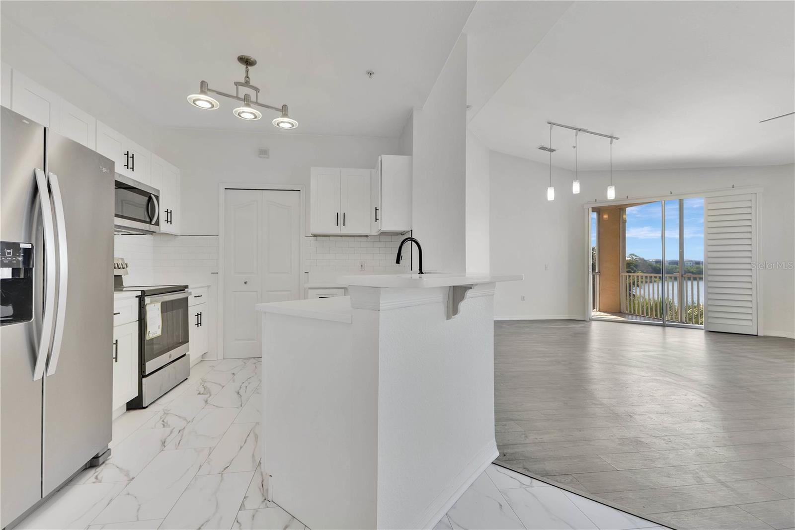 Image 7 of 22 For 1440 Lake Shadow Circle 8302