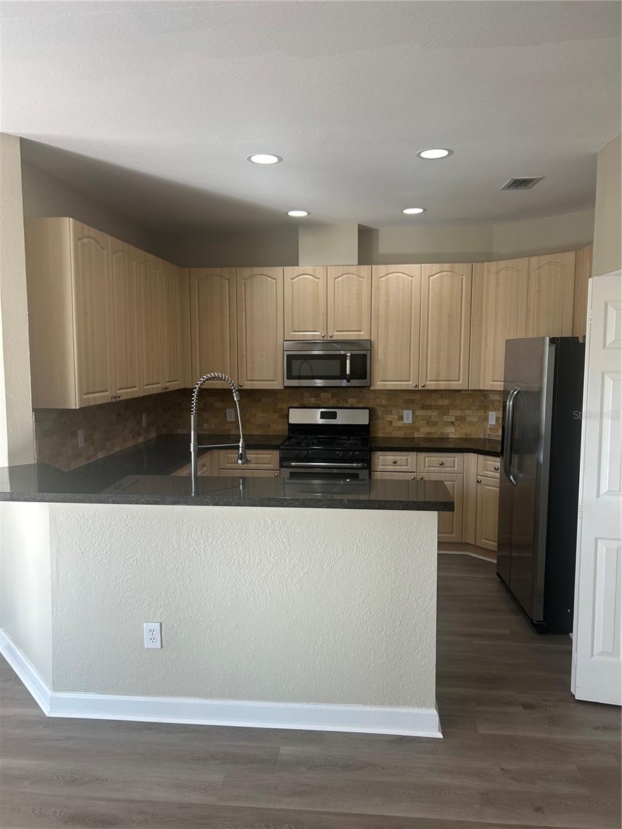 Image 4 of 15 For 10674 Old Hammock Way 01