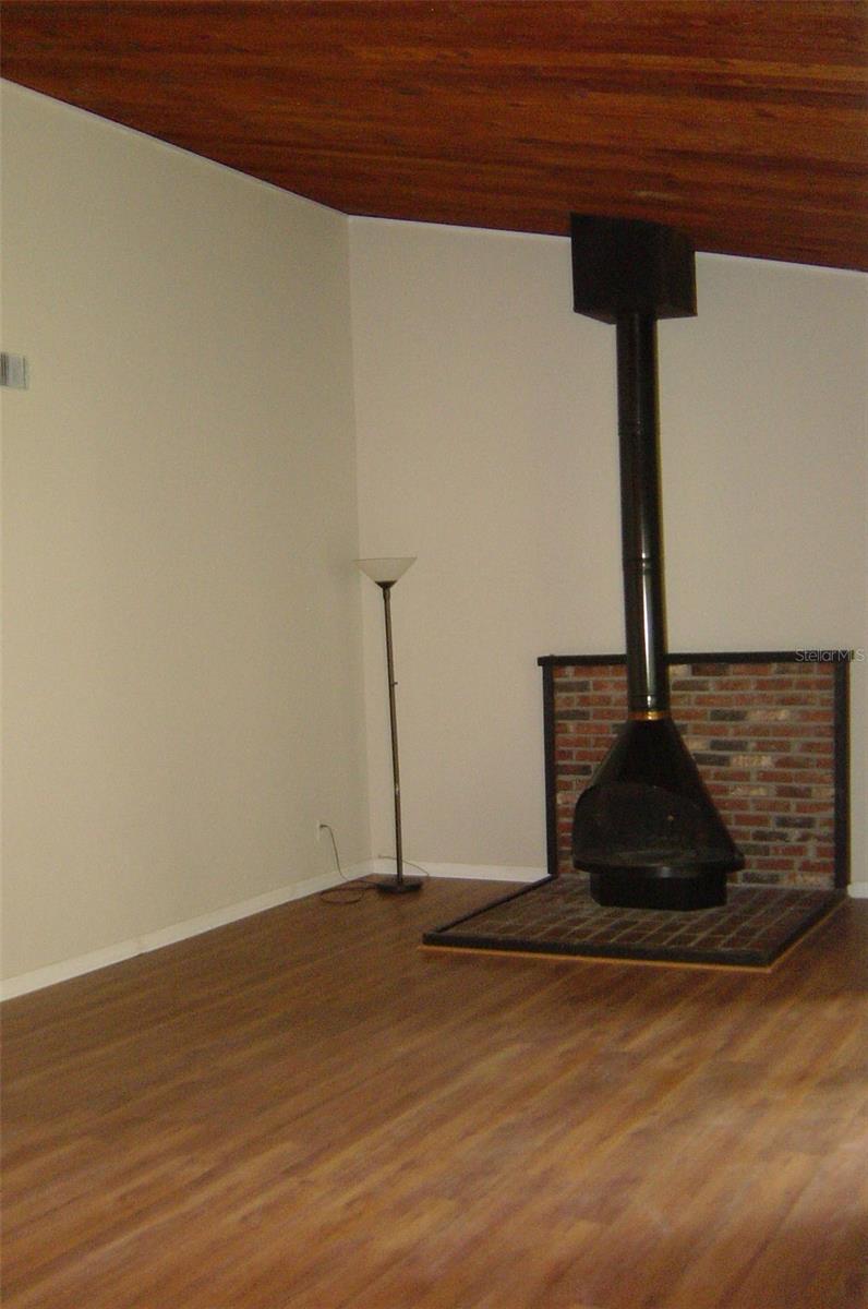 Image 19 of 23 For 200 Maitland Avenue 78