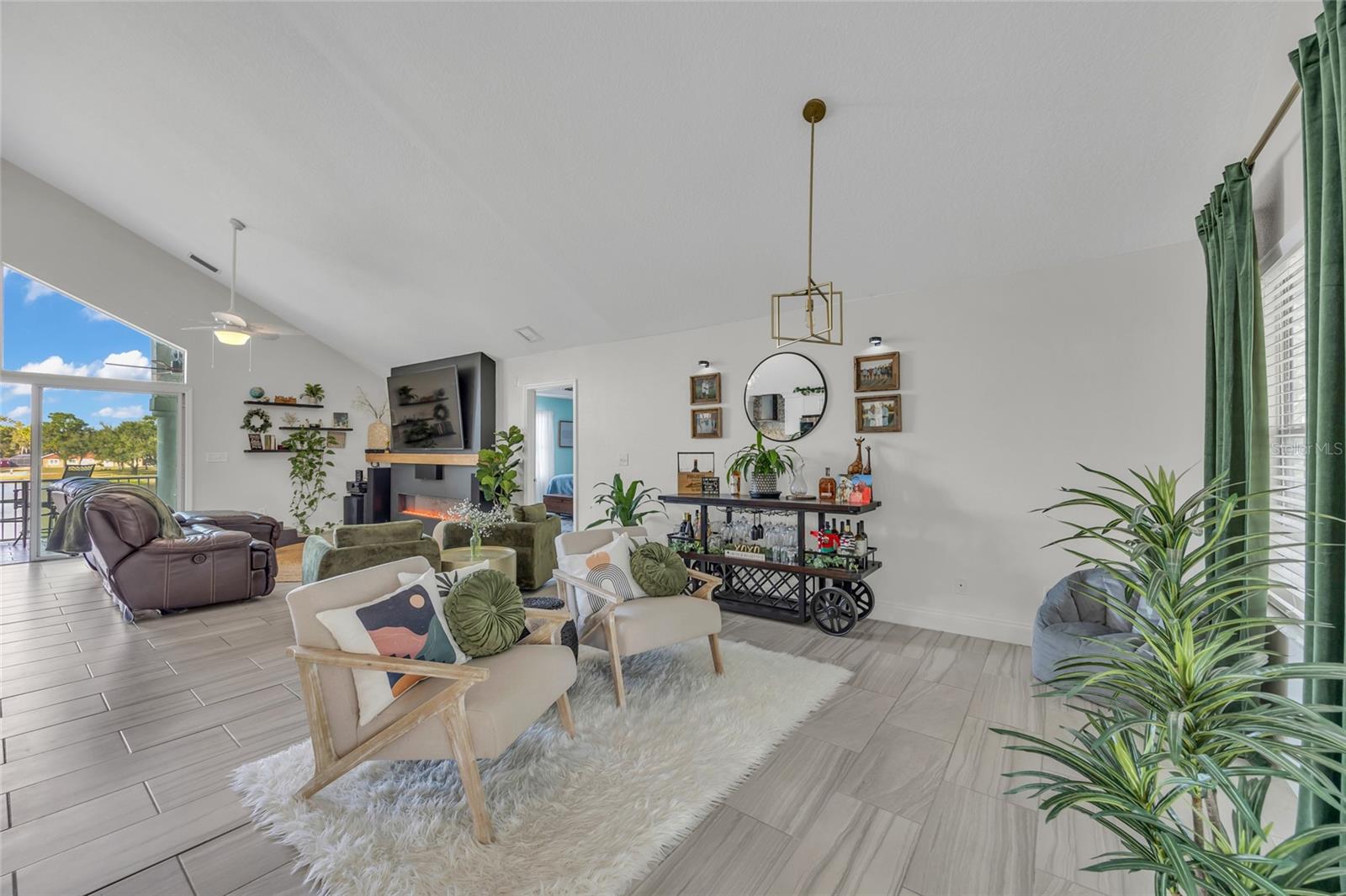 Image 10 of 82 For 11243 Preston Cove Road