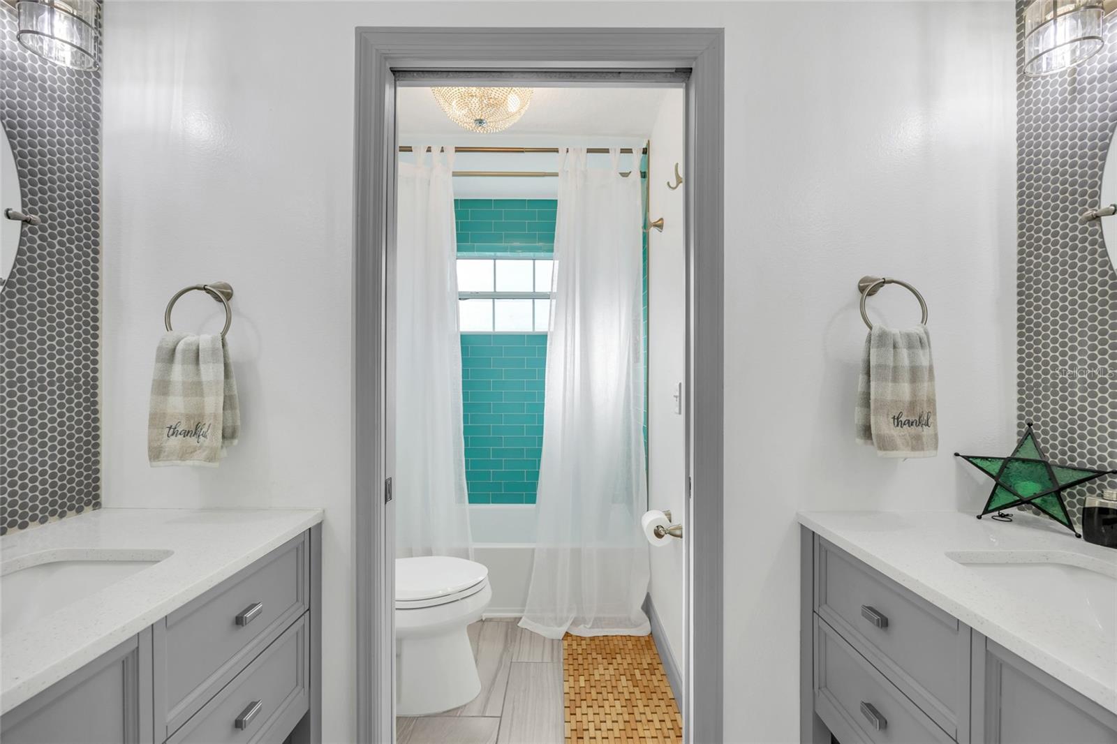 Image 18 of 82 For 11243 Preston Cove Road