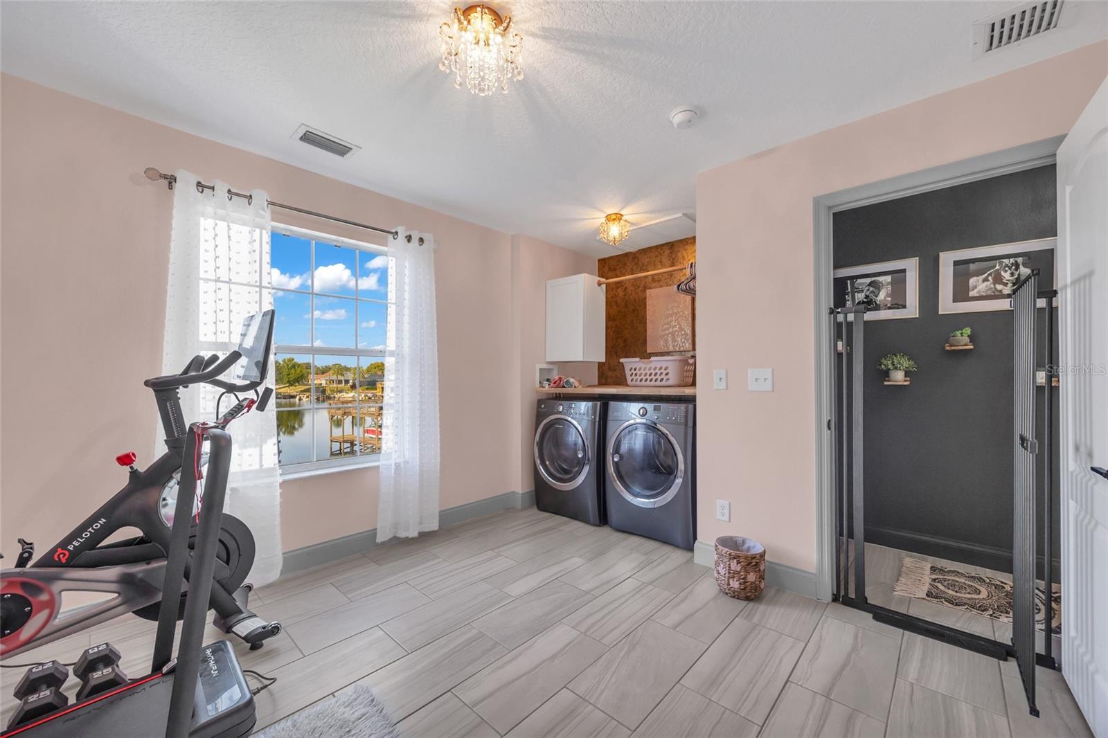 Image 22 of 82 For 11243 Preston Cove Road